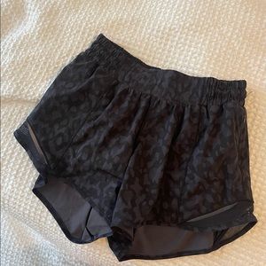 Lululemon hotty hot 4”
